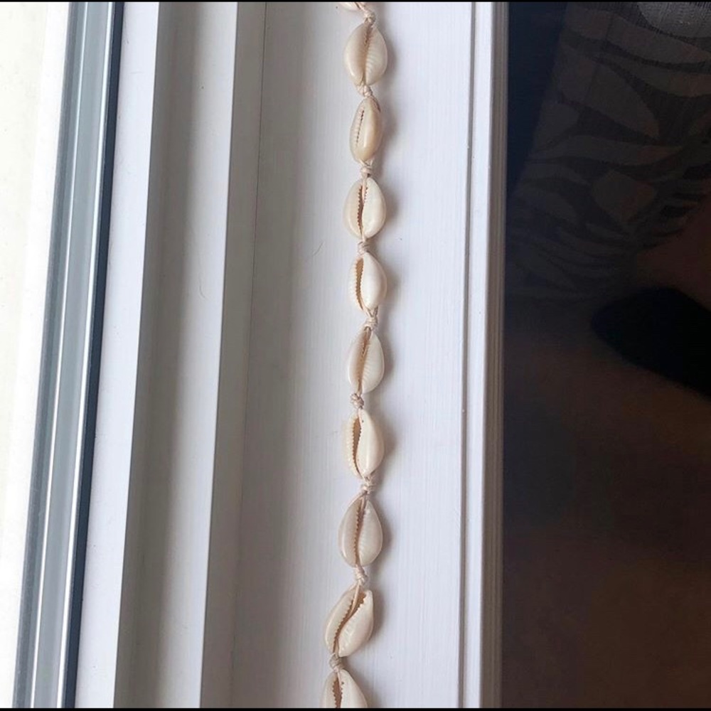 Shell Necklace - Picture 3 of 5